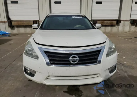 2015 Nissan Altima 2.5 z USA, uszkodzony, nr VIN 1N4AL3AP7FN393344